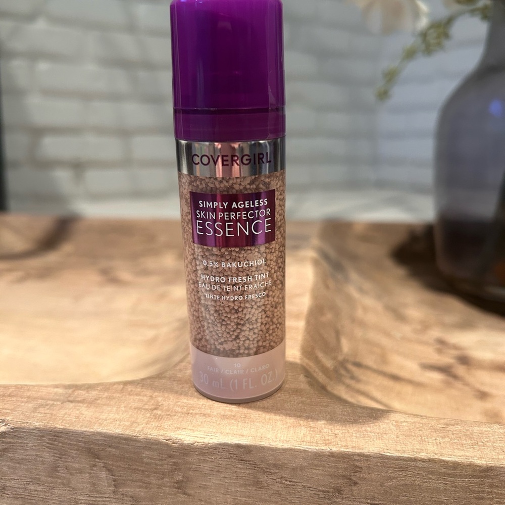 Covergirl Simply Ageless Skin Perfector Essence - Fair
